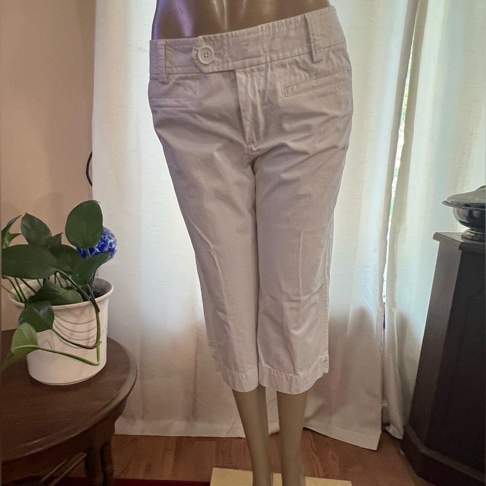 White Gap capris
